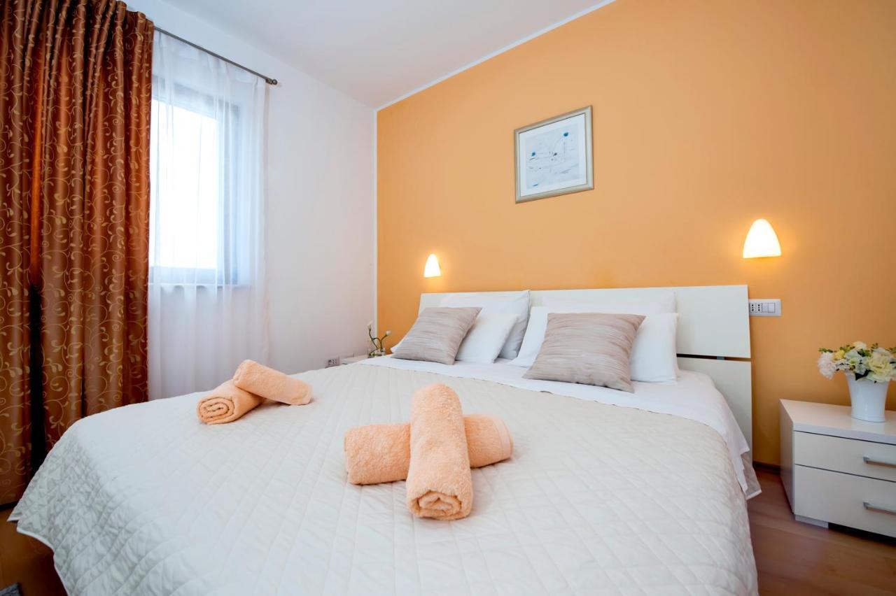 Apartments And Rooms Camaiore Rovinj Exterior photo