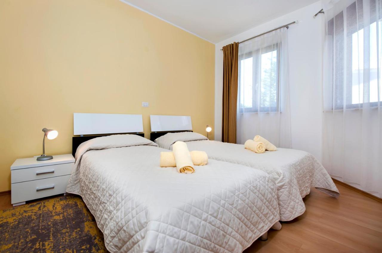Apartments And Rooms Camaiore Rovinj Exterior photo
